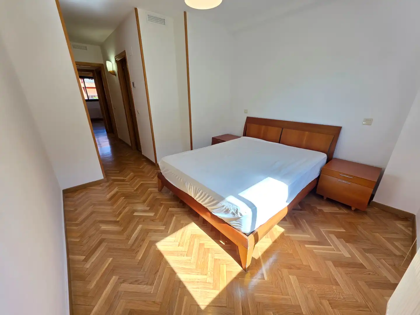 Dormitori de Pis de lloguer en Madrid amb Aire condicionat, Calefacció i Parquet