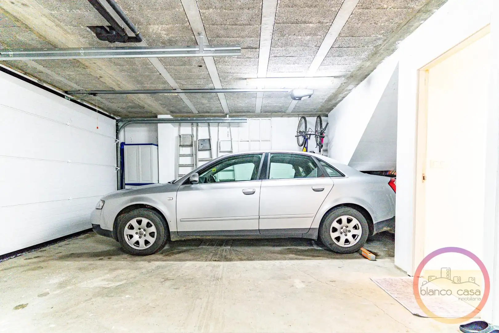 Parking de Casa o chalet en venta en Carballo con Calefacción, Jardín privado y Trastero