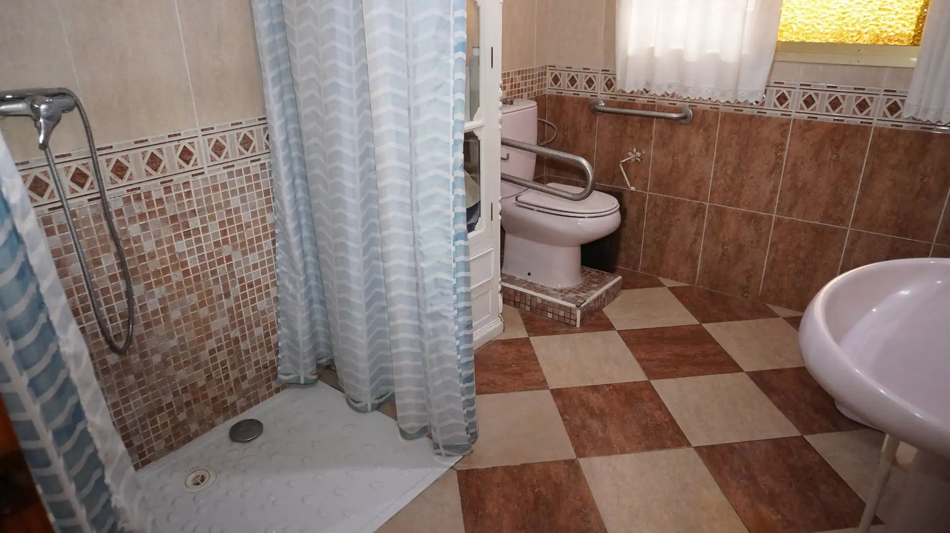 Bany de Casa adosada en venda en Motril amb Aire condicionat i Terrassa