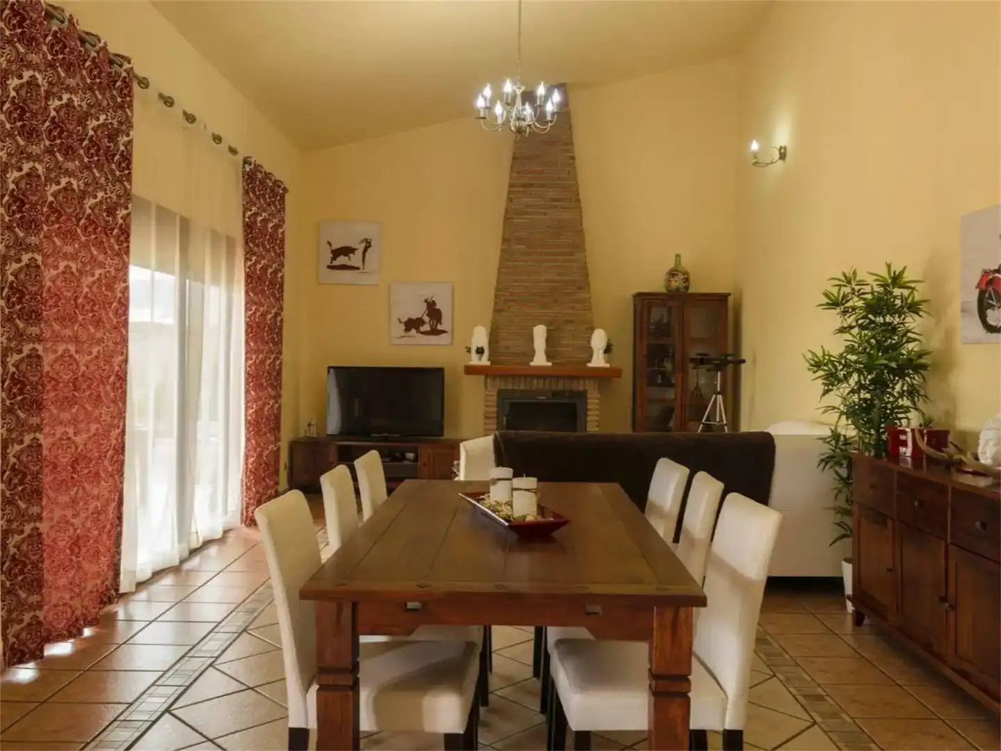 Esszimmer von Country house zur Miete in Benamocarra mit Klimaanlage und Schwimmbad