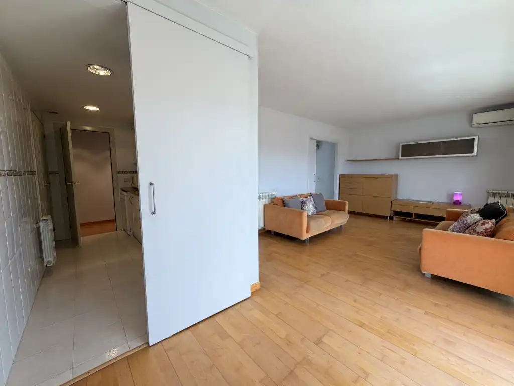 Wohnzimmer von Wohnung zur Miete in Girona mit Klimaanlage, Ofen und Balkon
