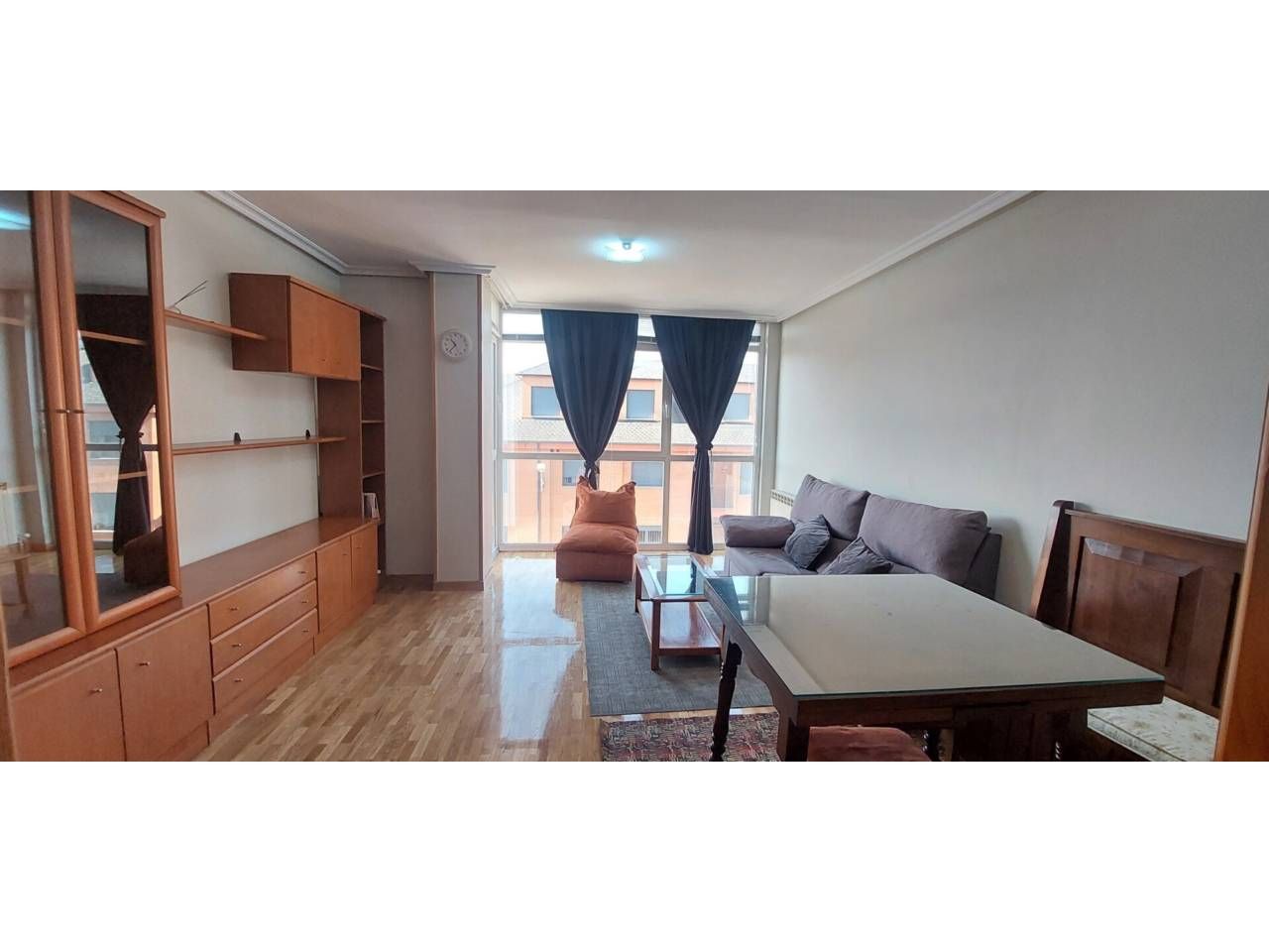Sala d'estar de Apartament en venda en Villaquilambre amb Calefacció, Parquet i Moblat