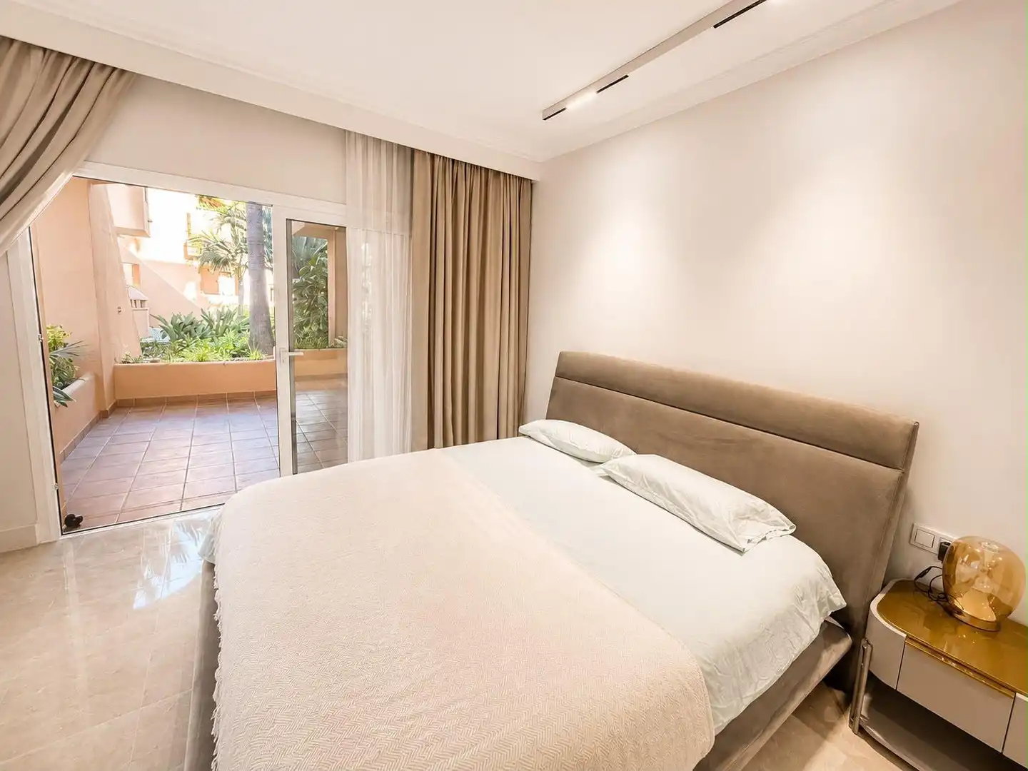 Bedroom of Ground floor for rent in Marbella  with Air Conditioner, Terrace and Swimming Pool