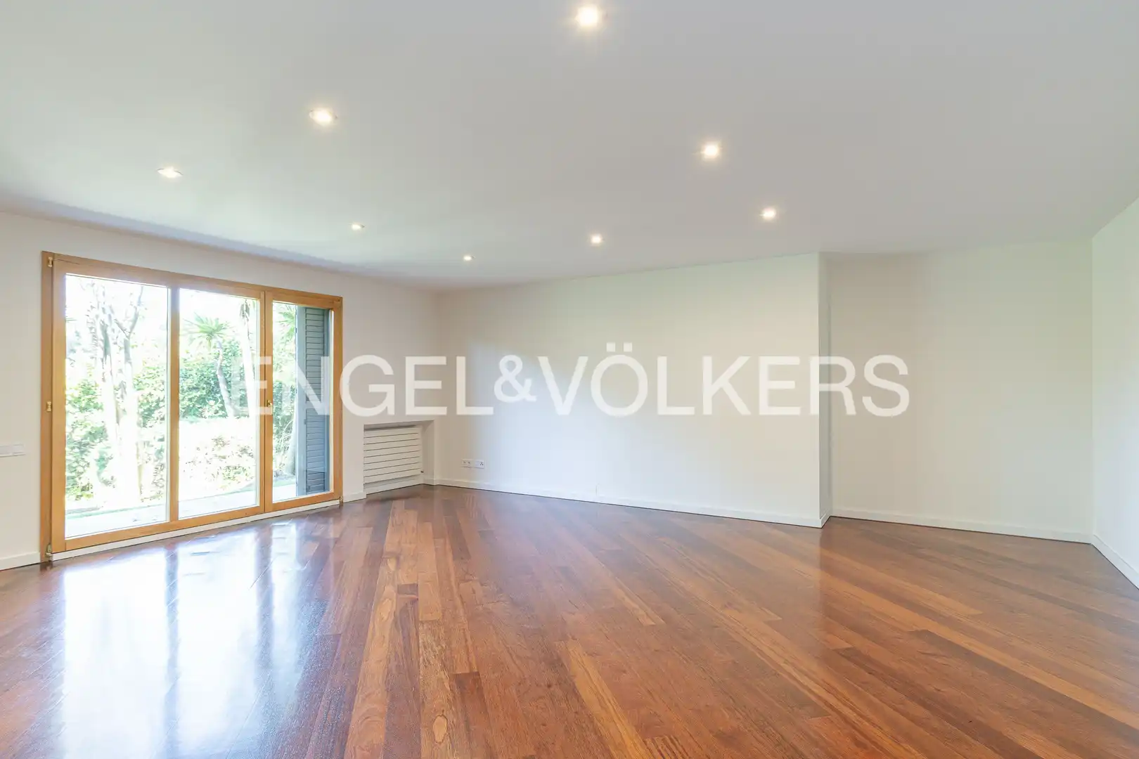 Sala d'estar de Casa o xalet de lloguer en Pozuelo de Alarcón amb Aire condicionat, Calefacció i Jardí privat