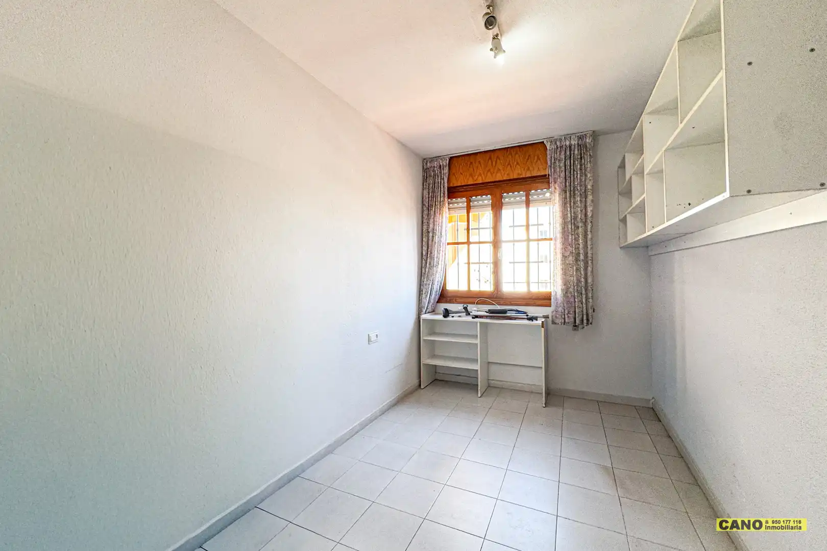 Habitación de Piso en venta en Almería con Terraza y Trastero