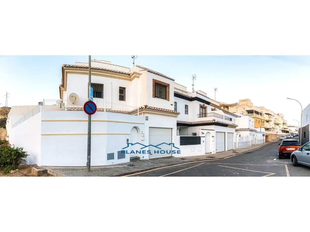 Vista exterior de Casa adosada en venda en Huércal de Almería amb Aire condicionat, Jardí privat i Moblat
