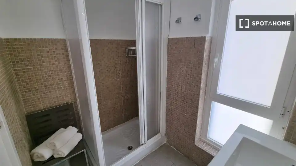 Bany de Apartament per a compartir en Alicante / Alacant amb Aire condicionat, Terrassa i Moblat