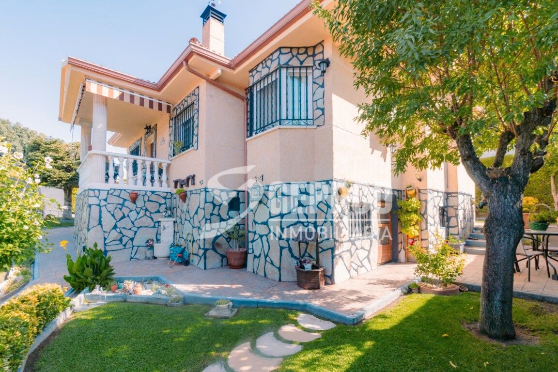 Exterior view of House or chalet for sale in Fuentenovilla  with Terrace