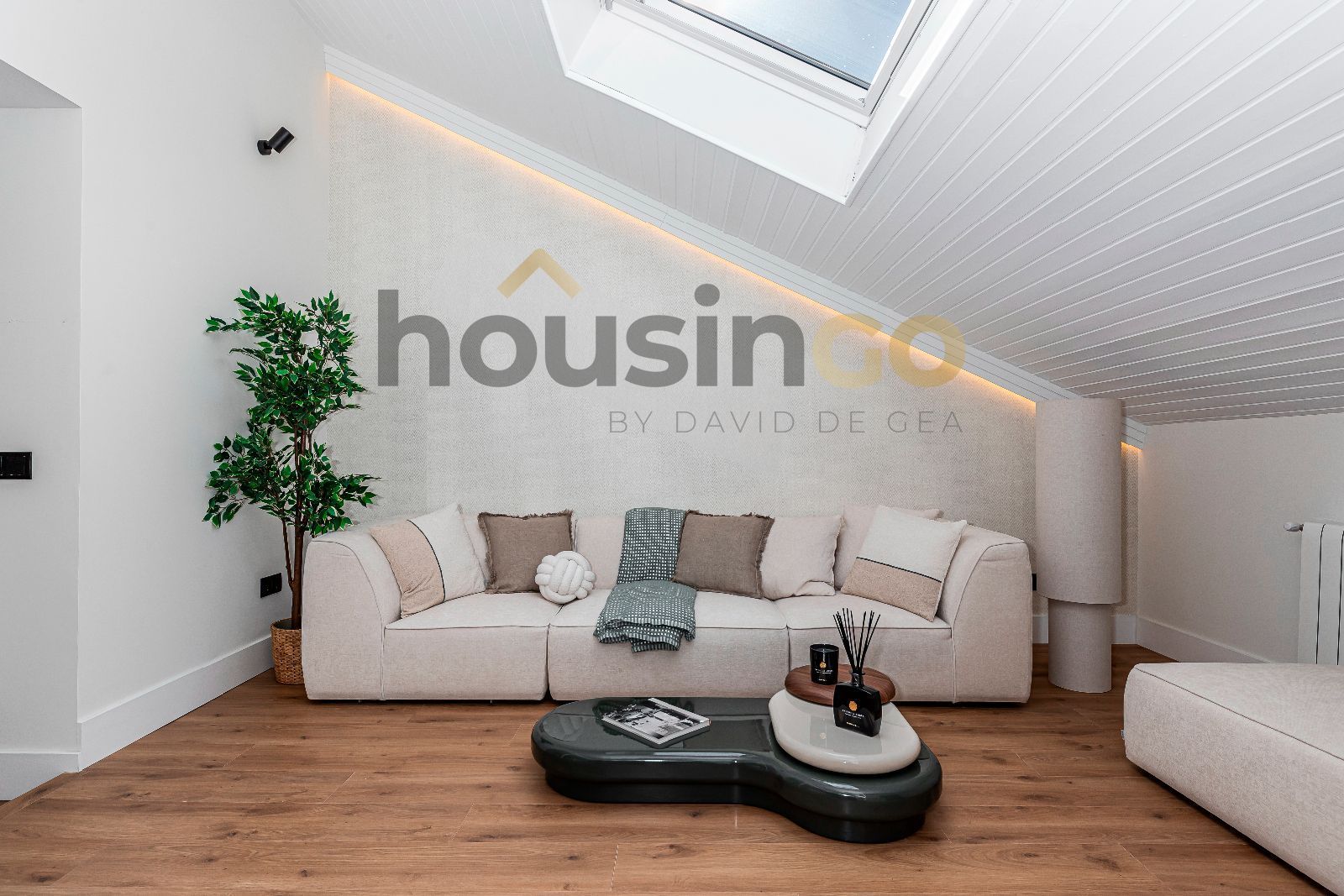 Sala d'estar de Dúplex en venda en  Madrid Capital amb Aire condicionat, Calefacció i Terrassa