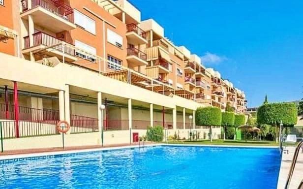 Vista exterior de Pis en venda en Rincón de la Victoria amb Aire condicionat, Jardí privat i Terrassa