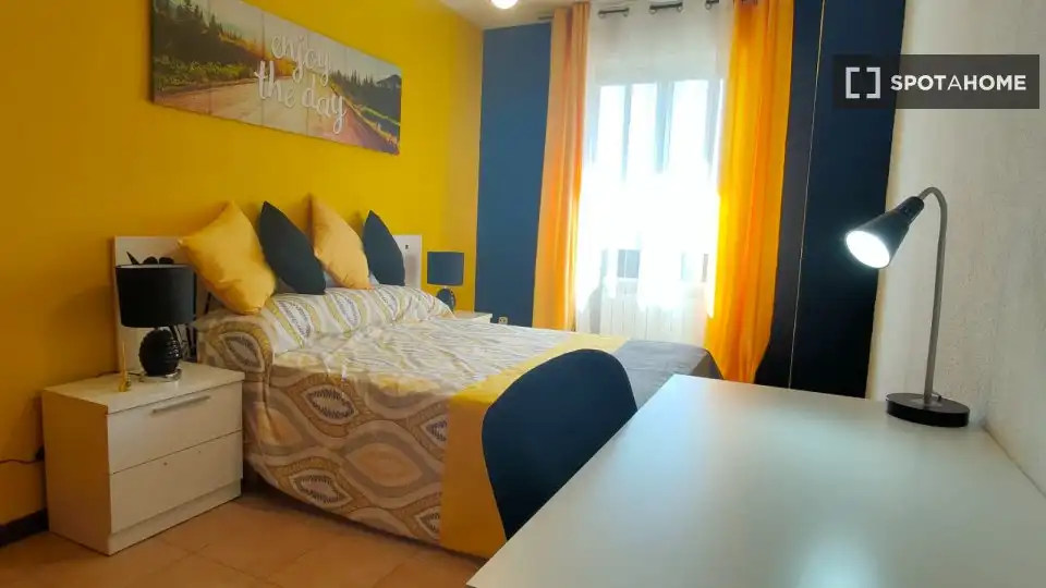 Schlafzimmer von Wohnung zur Miete in Alcalá de Henares mit Klimaanlage, Heizung und Möbliert