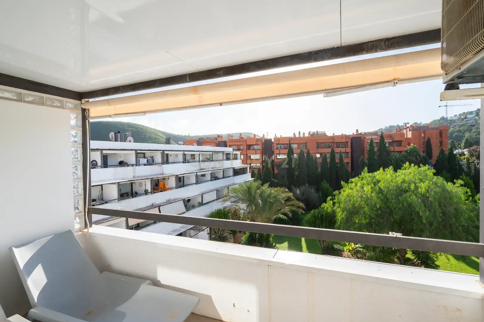 Außenansicht von Wohnung zum Verkauf in Santa Eulària des Riu mit Klimaanlage, Privatgarten und Balkon
