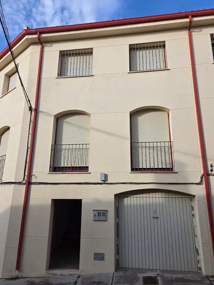 Vista exterior de Casa o chalet en venta en Santa Cruz de la Zarza con Terraza