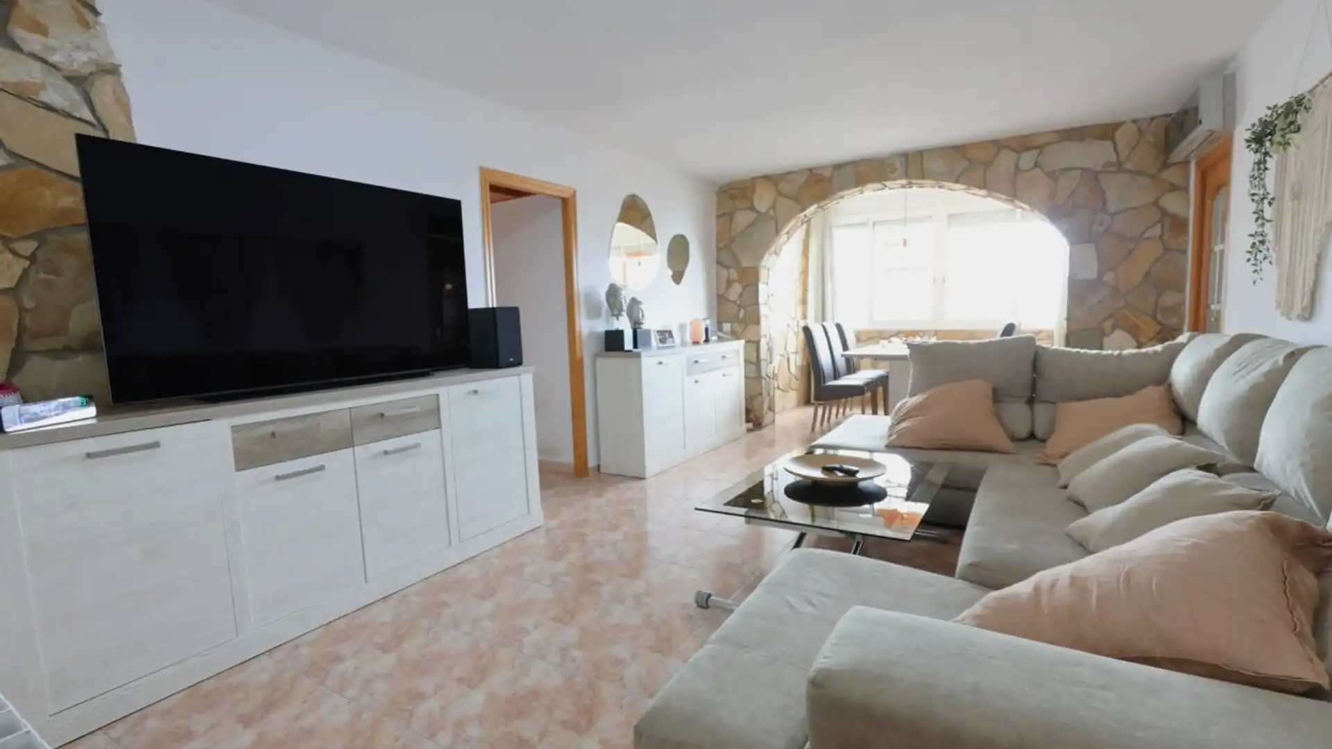 Living room of Flat for sale in L'Hospitalet de Llobregat  with Air Conditioner, Heating and Balcony