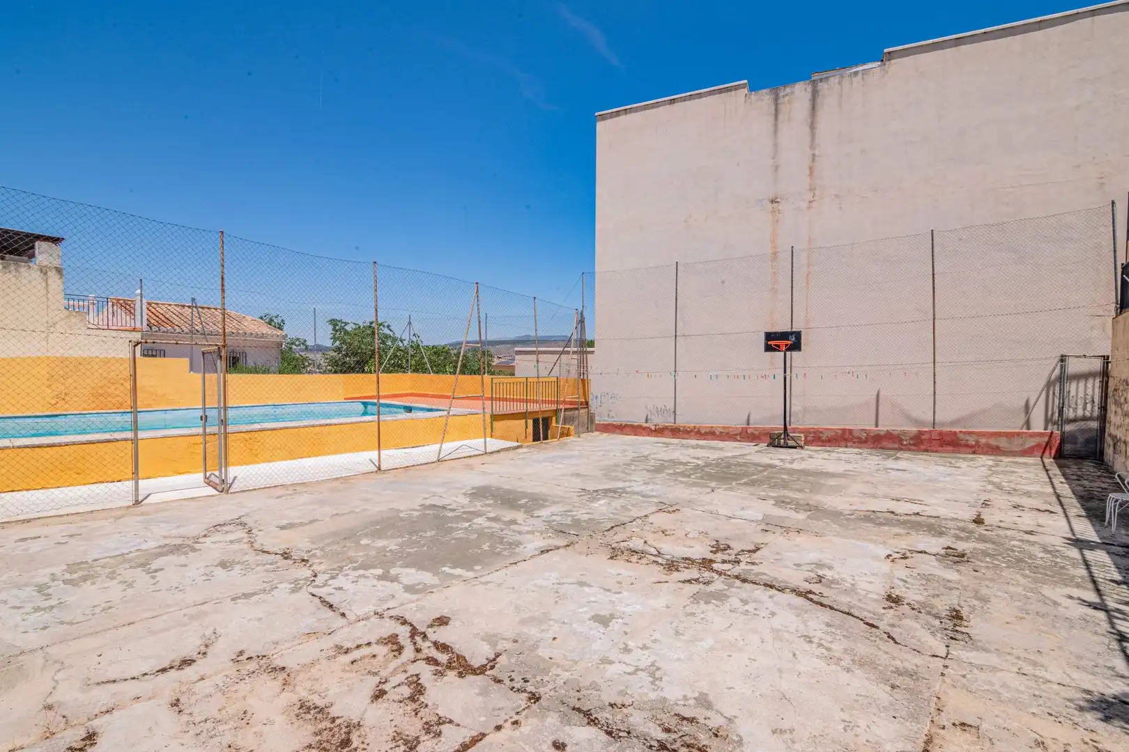 Vista exterior de Casa o xalet en venda en Cájar amb Calefacció, Jardí privat i Piscina