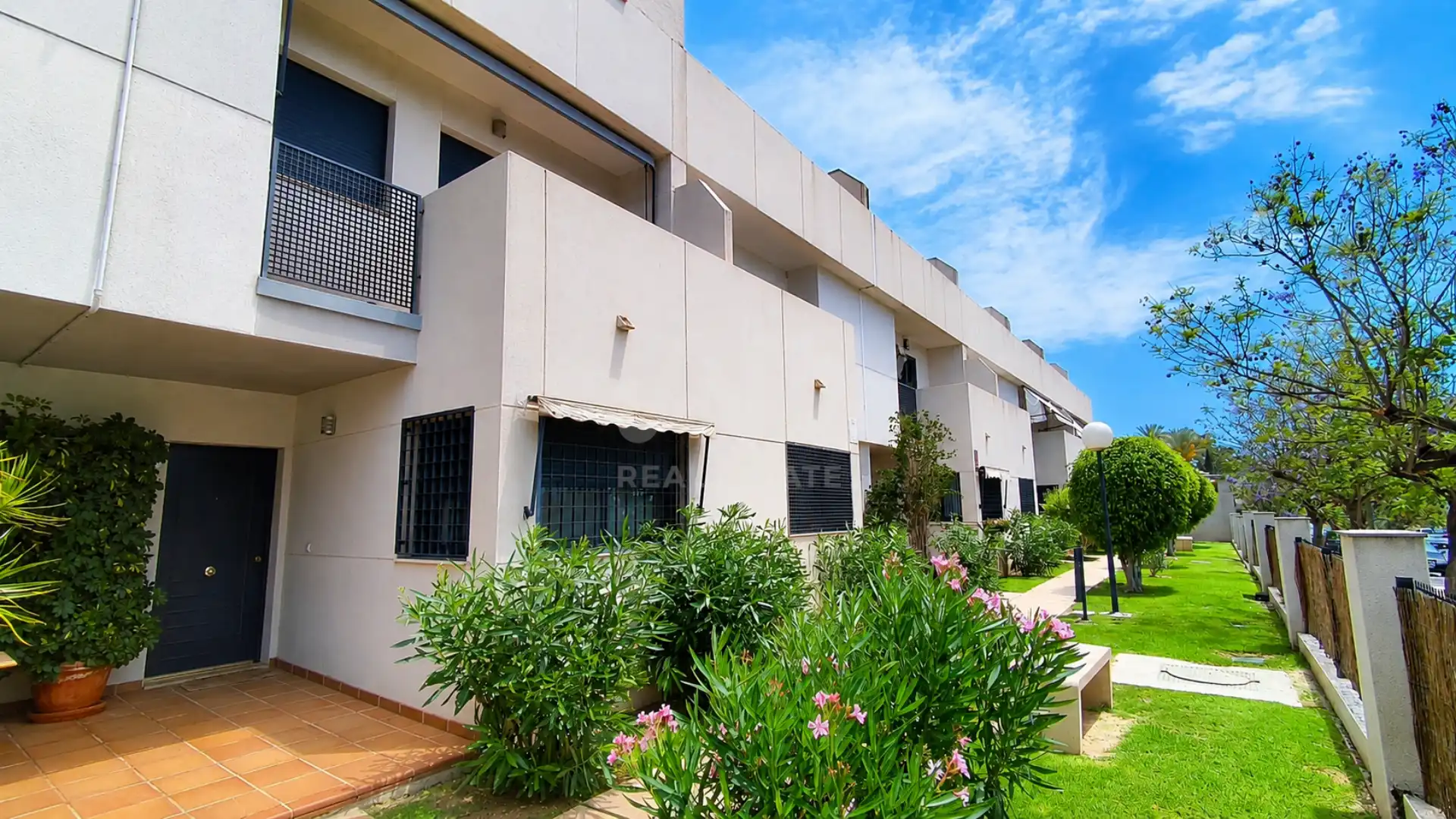 Vista exterior de Casa adosada en venta en Alicante / Alacant con Aire acondicionado, Calefacción y Terraza