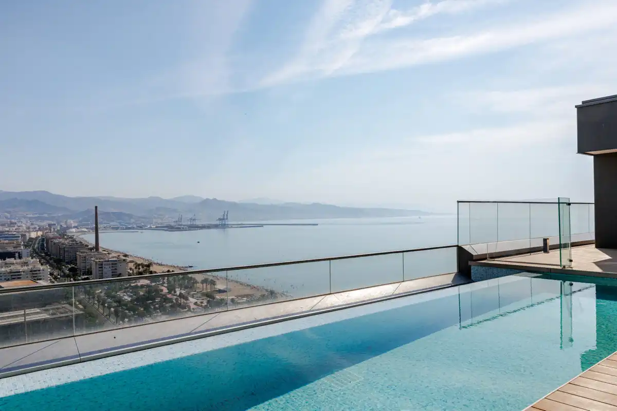 Piscina de Àtic en venda en Málaga amb Aire condicionat, Jardí privat i Terrassa