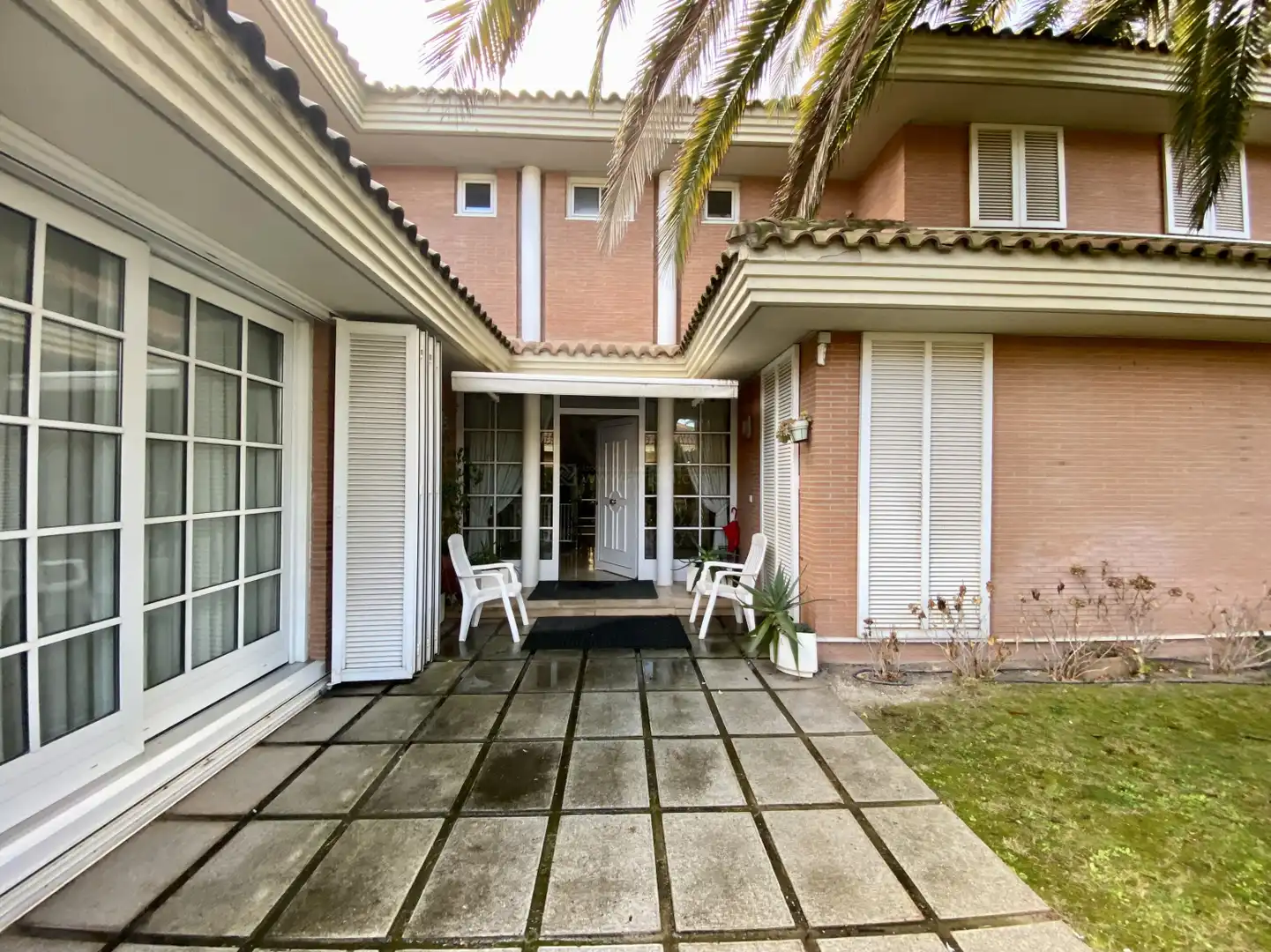 Vista exterior de Casa o xalet en venda en  Logroño amb Calefacció, Jardí privat i Terrassa