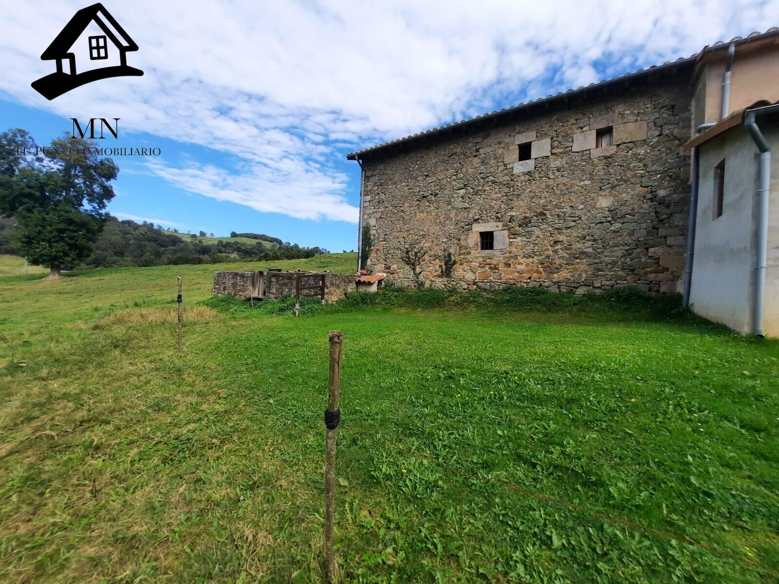 Country house for sale in Saro