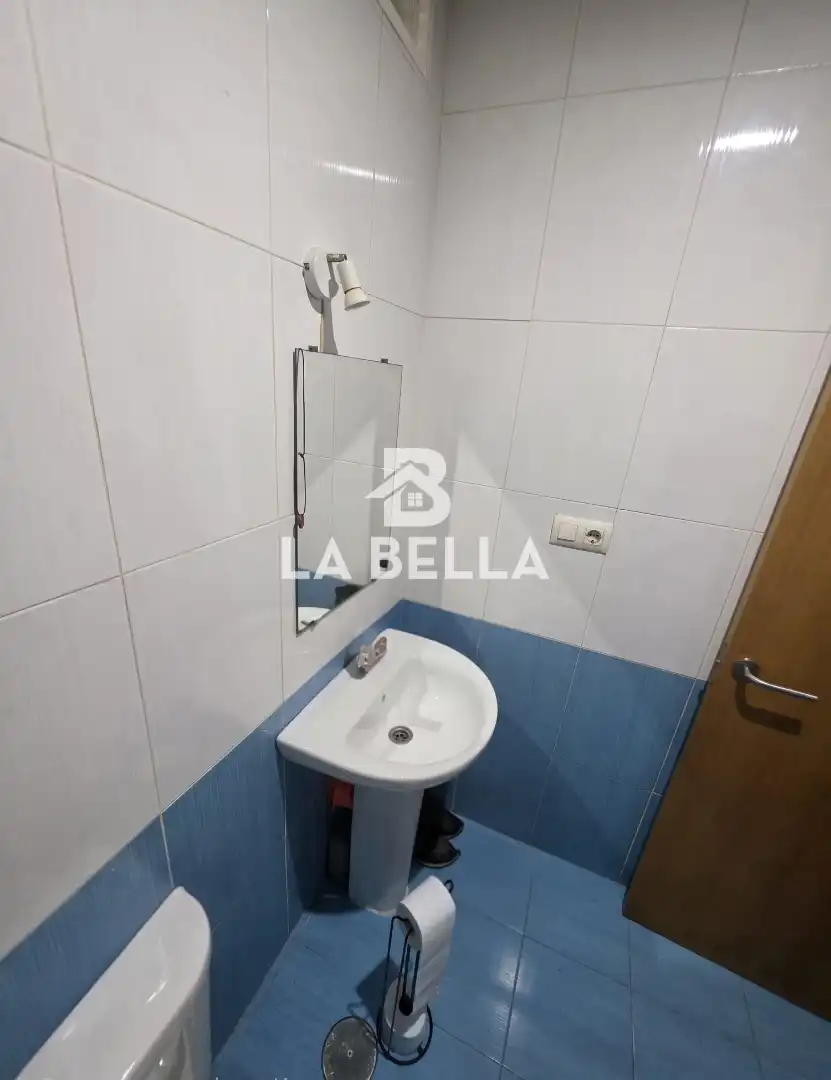 Bathroom of Ground floor for sale in Sevilla  with Furnished