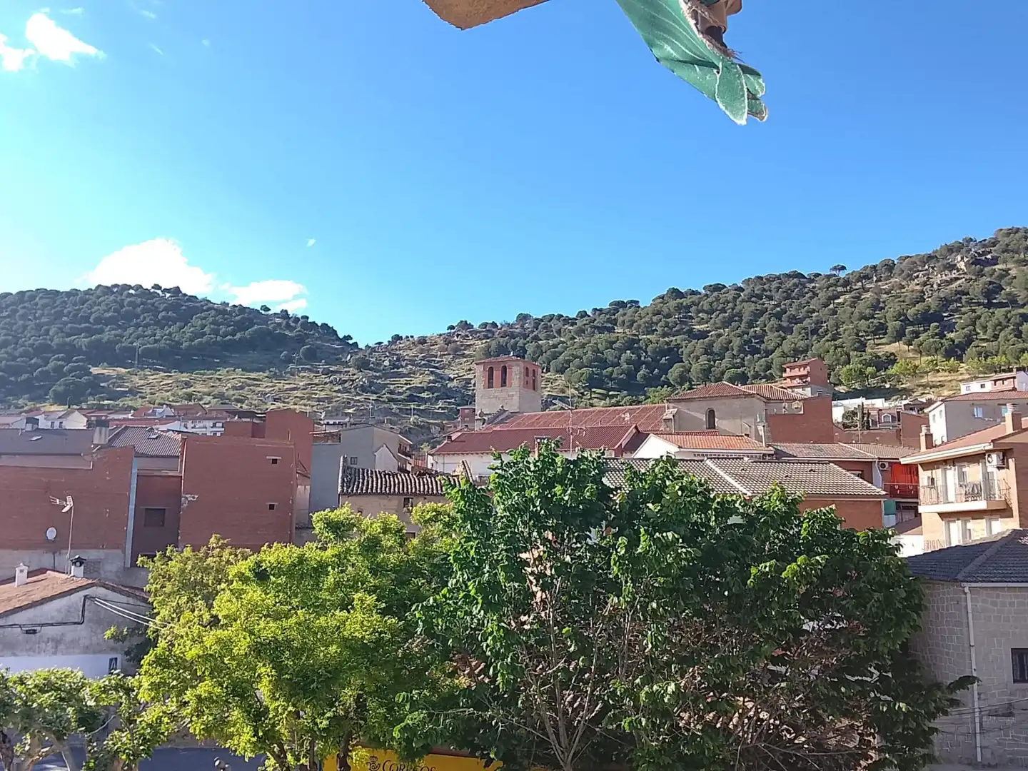 Außenansicht von Wohnung zum Verkauf in El Hoyo de Pinares  mit Heizung, Terrasse und Abstellraum