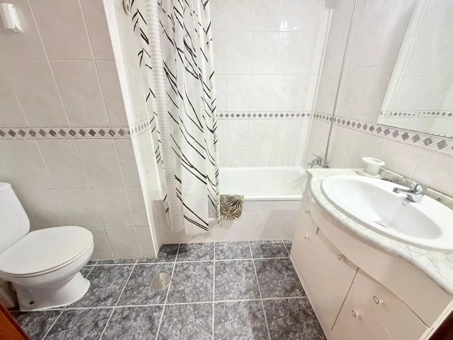 Badezimmer von Wohnung zur Miete in Málaga mit Klimaanlage, Heizung und Terrasse