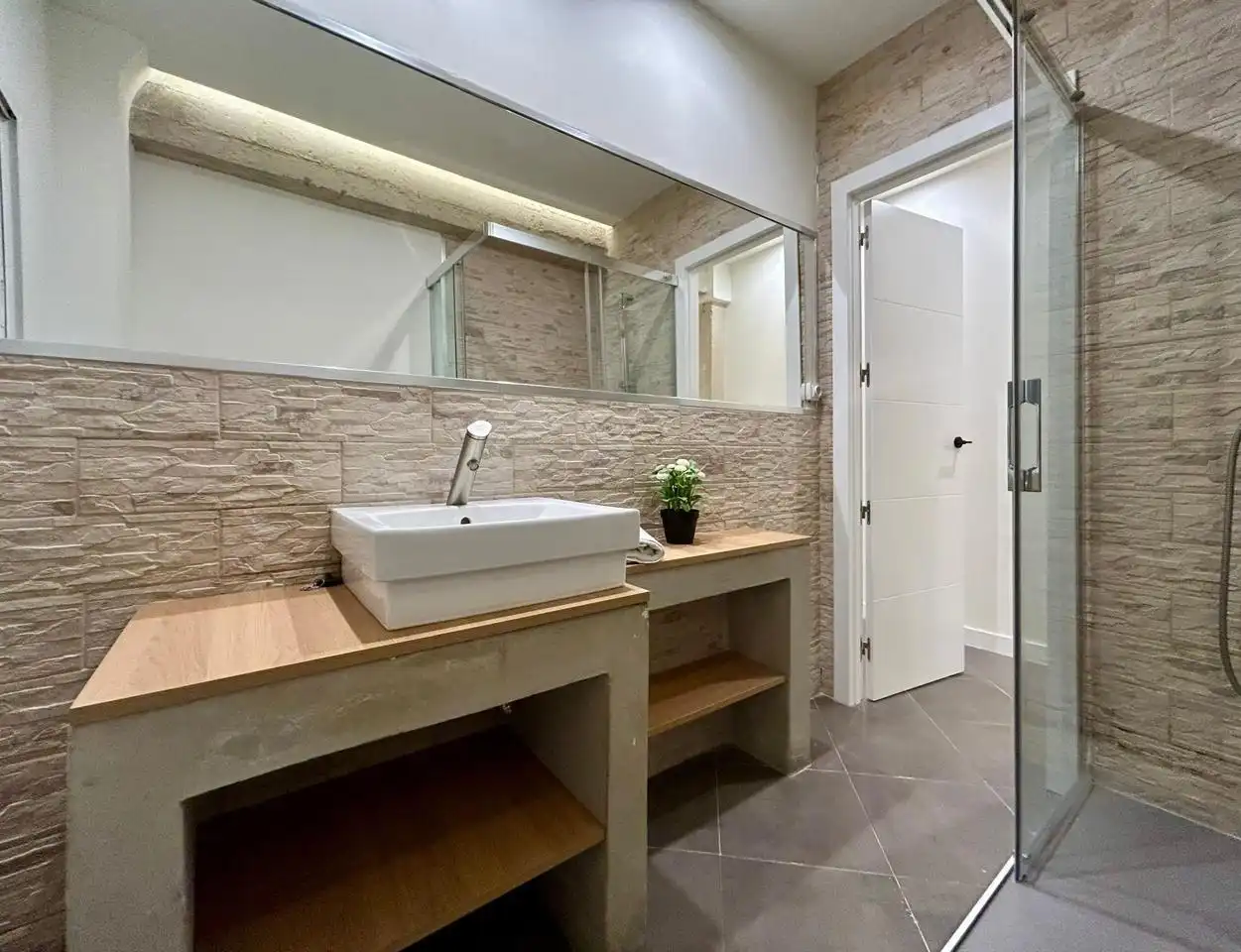 Baño de Piso en venta en Granada con Aire acondicionado y Amueblado