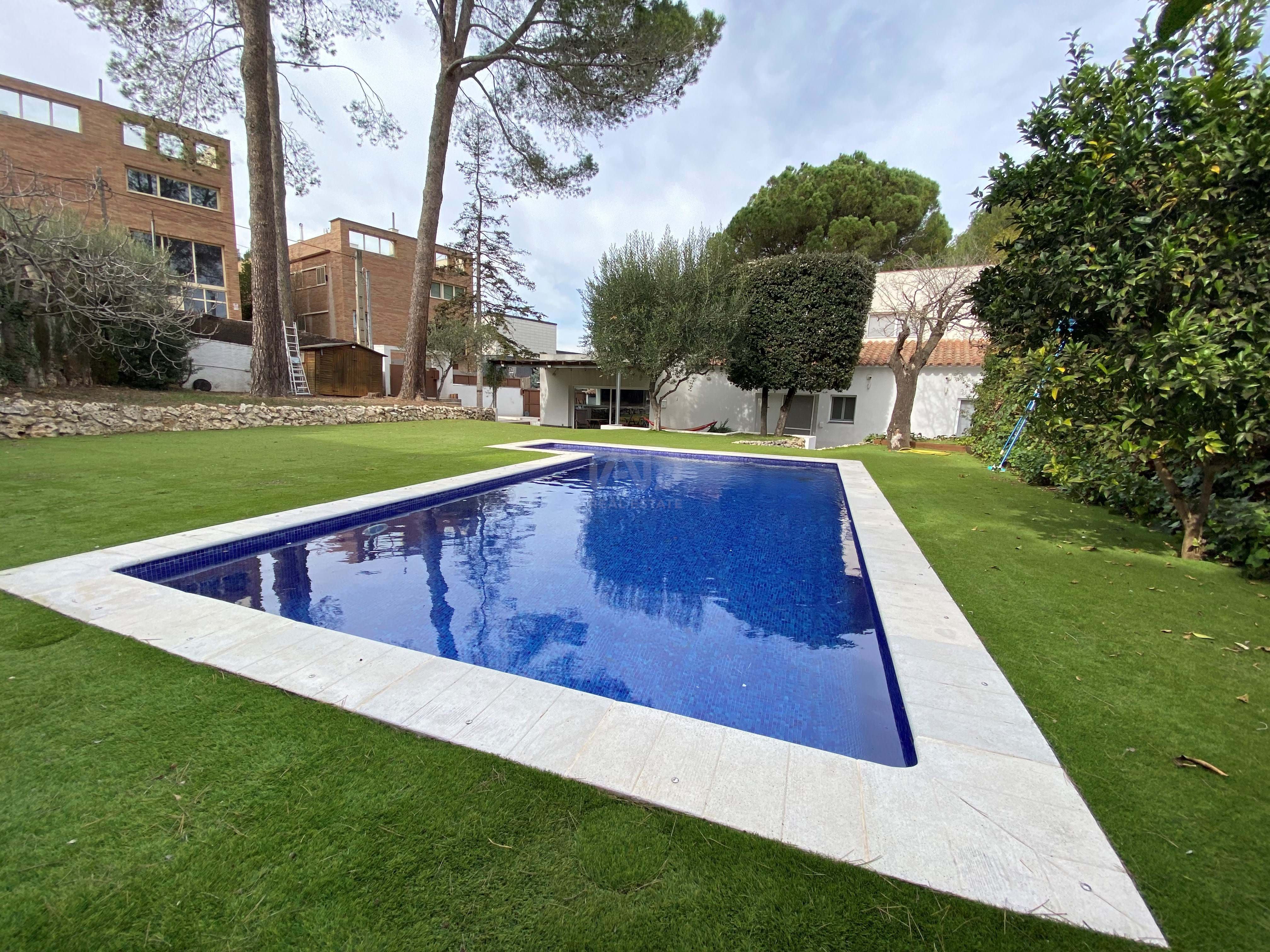 Swimming pool of House or chalet for sale in Sant Cugat del Vallès  with Air Conditioner, Heating and Terrace
