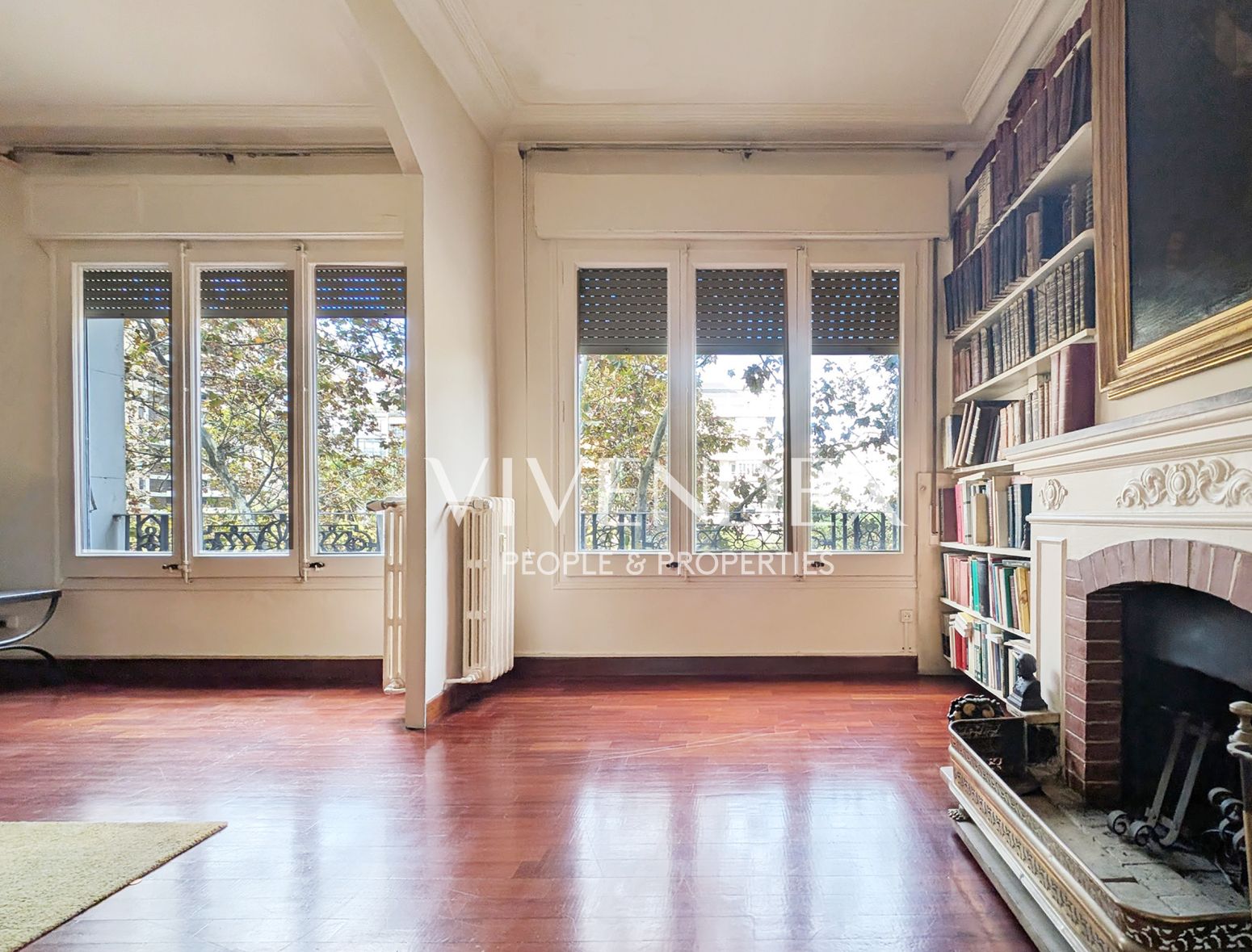 Sala d'estar de Pis en venda en  Barcelona Capital amb Calefacció i Parquet