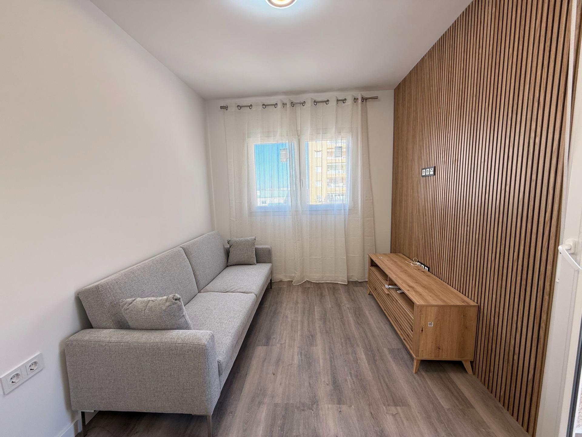 Dormitori de Apartament en venda en Torrevieja amb Aire condicionat, Parquet i Terrassa