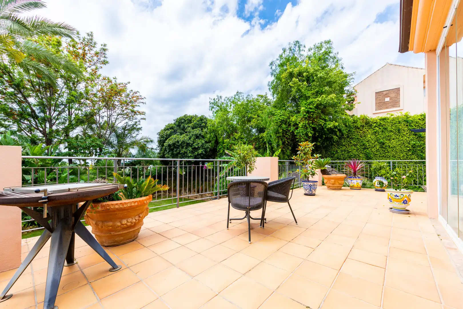 Terrassa de Casa o xalet en venda en Marbella amb Aire condicionat, Jardí privat i Terrassa
