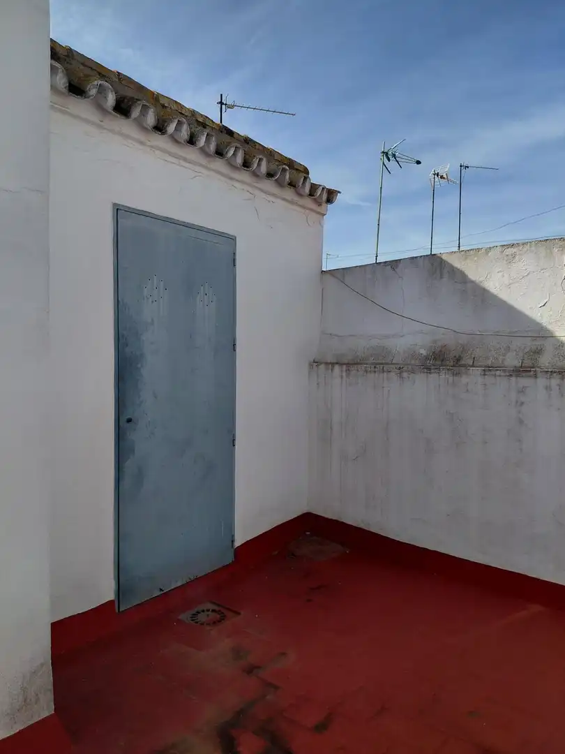Exterior view of Flat for sale in Sevilla  with Air Conditioner, Heating and Storage room