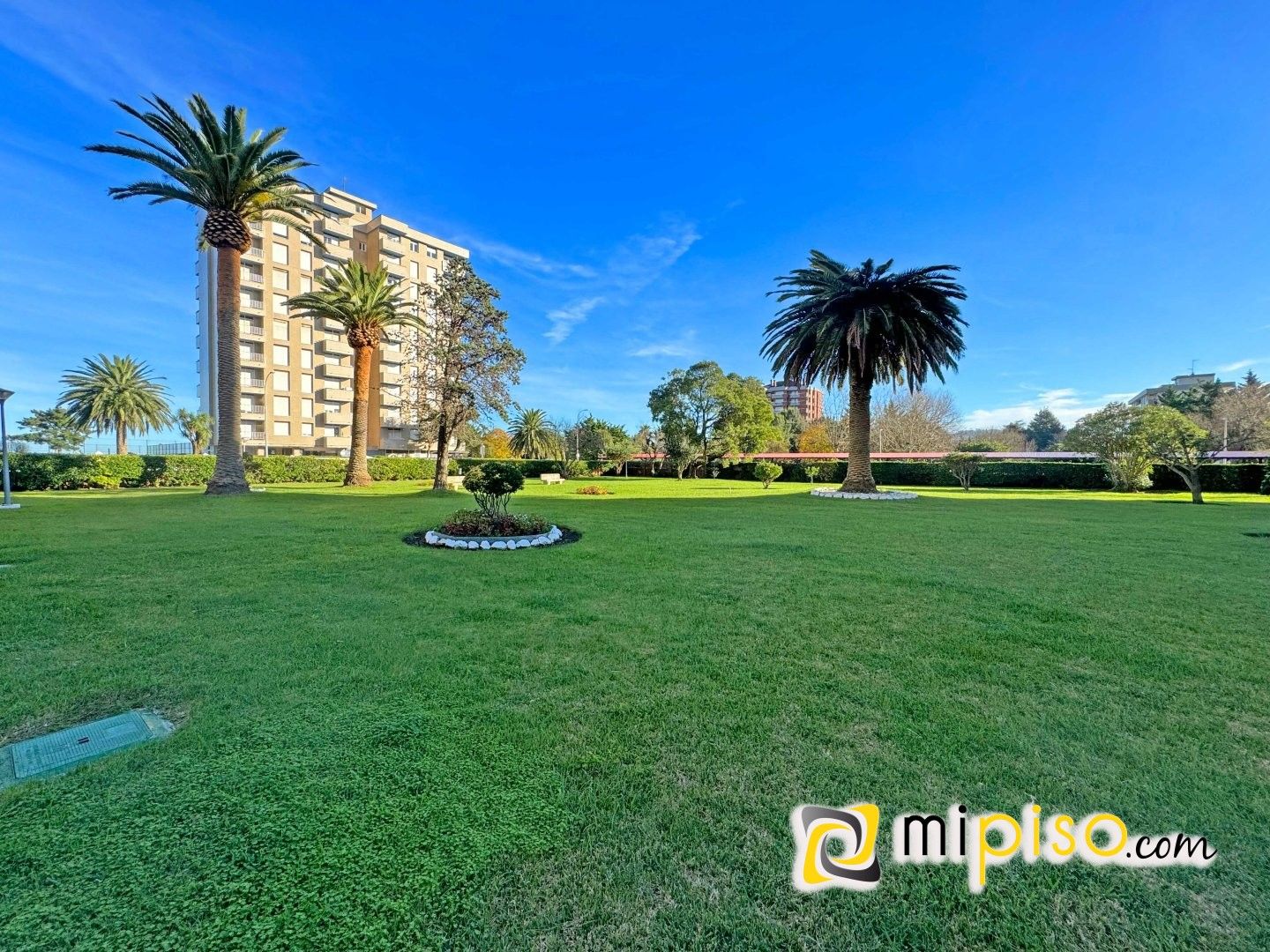 Jardí de Pis en venda en Laredo amb Aire condicionat, Calefacció i Moblat