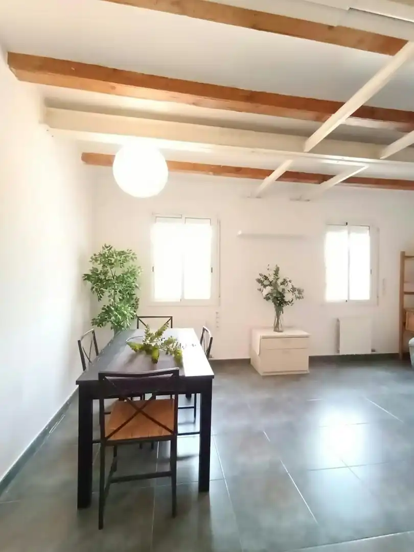 Comedor de Piso de alquiler en Barcelona con Aire acondicionado, Calefacción y Amueblado