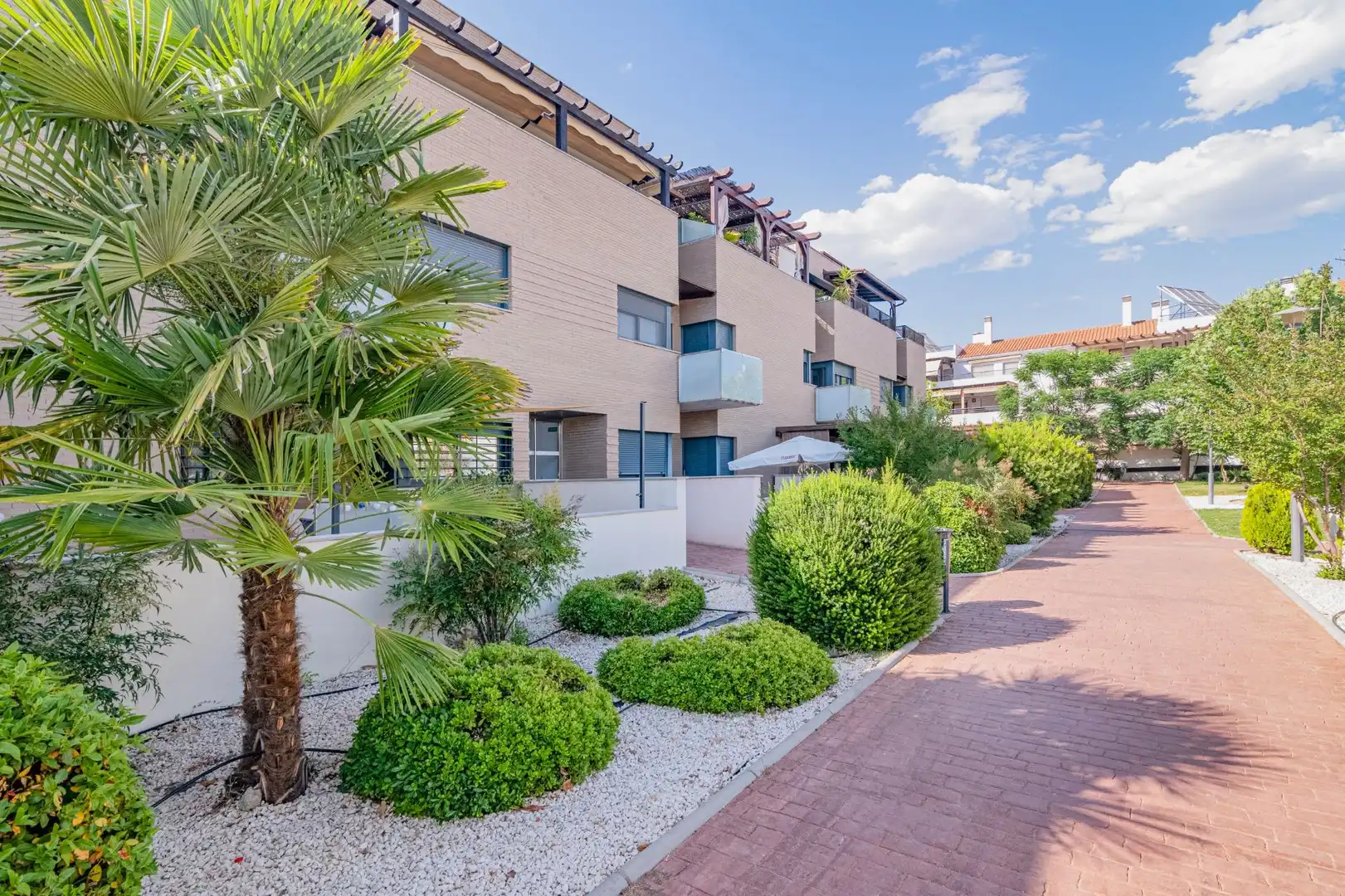 Vista exterior de Pis en venda en Albolote amb Jardí privat, Terrassa i Moblat