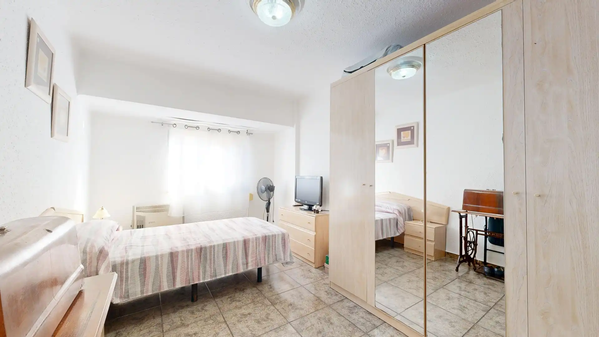 Habitación de Piso en venta en Valencia con Calefacción y Balcón