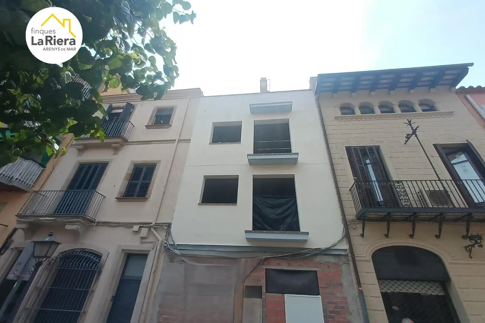 Vista exterior de Piso en venta en Arenys de Mar con Calefacción, Terraza y Balcón