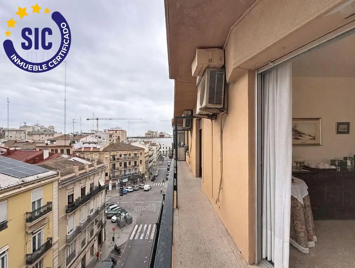 Vista exterior de Piso en venta en Valencia con Calefacción y Terraza
