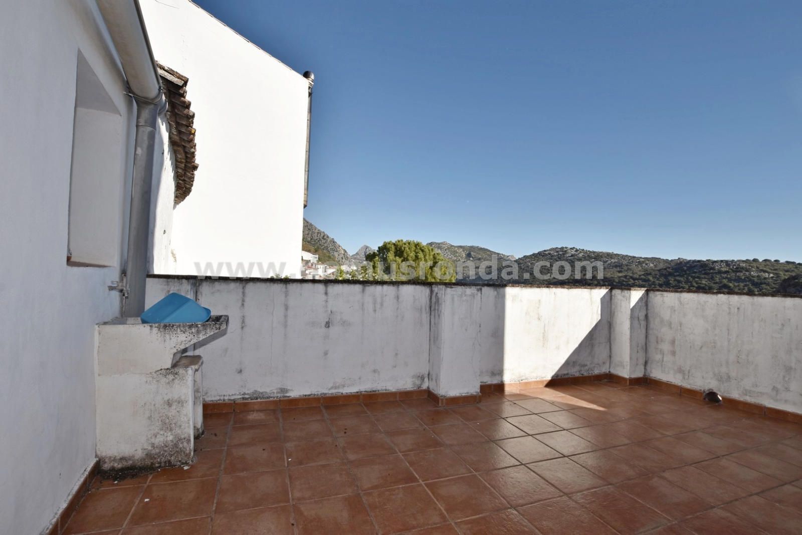 Vista exterior de Casa o xalet en venda en Benaoján amb Jardí privat i Terrassa