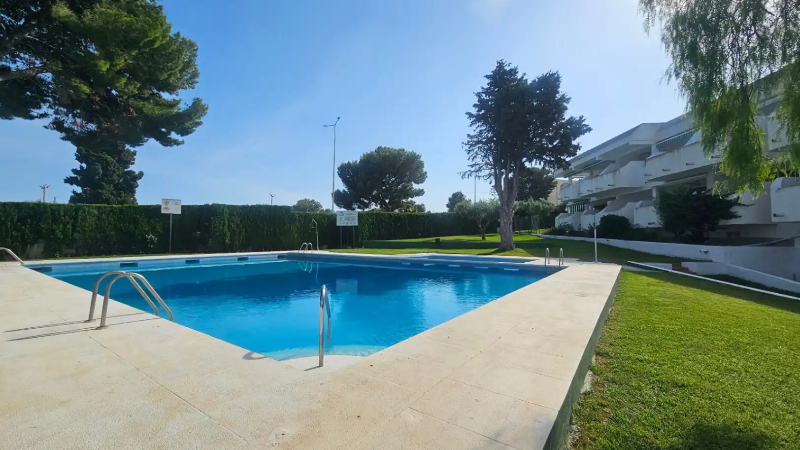 Schwimmbecken von Wohnungen zum Verkauf in Alcalà de Xivert mit Klimaanlage, Heizung und Privatgarten