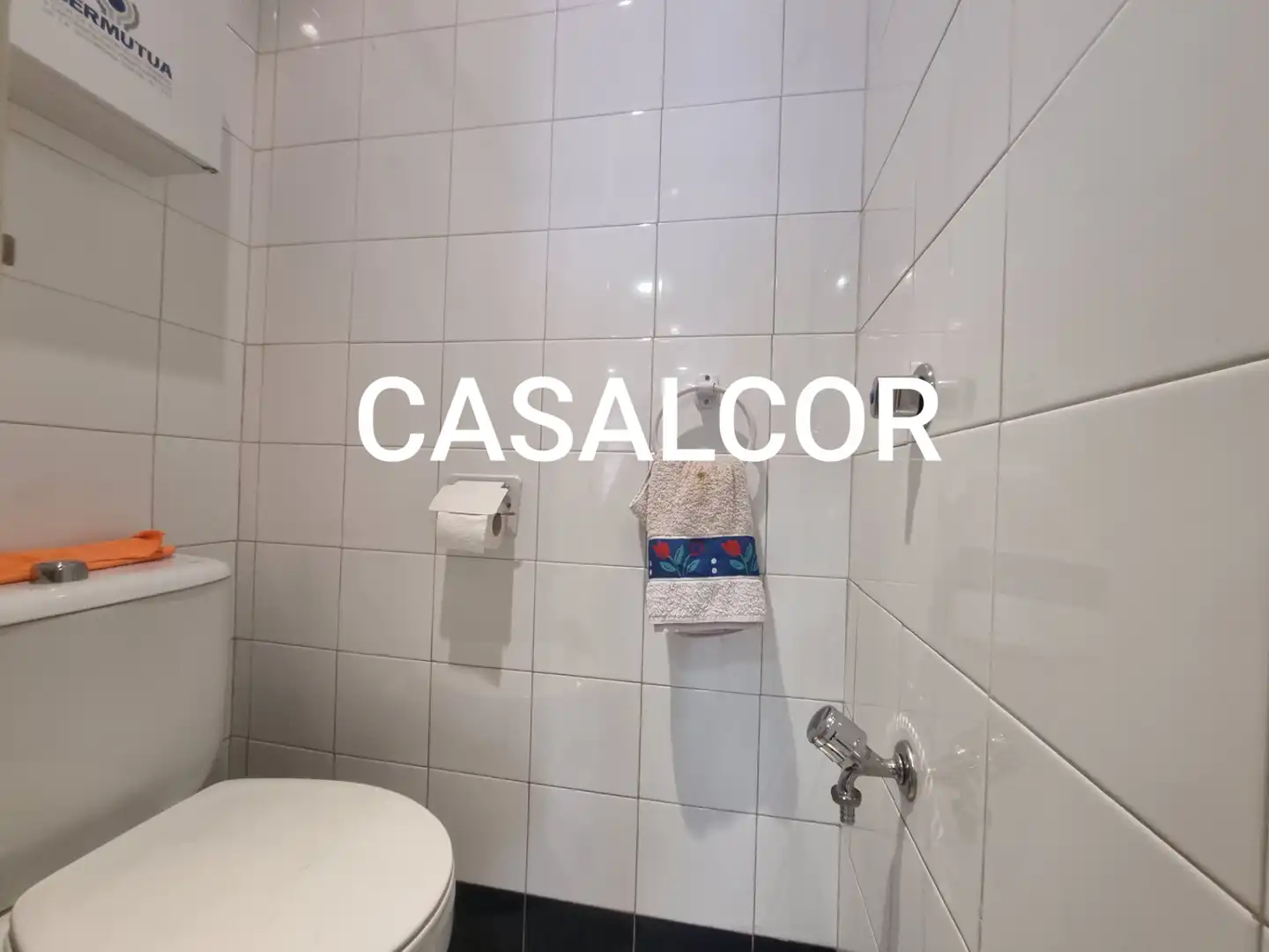 Baño de Local de alquiler en Mairena del Alcor con Aire acondicionado, Calefacción y Amueblado
