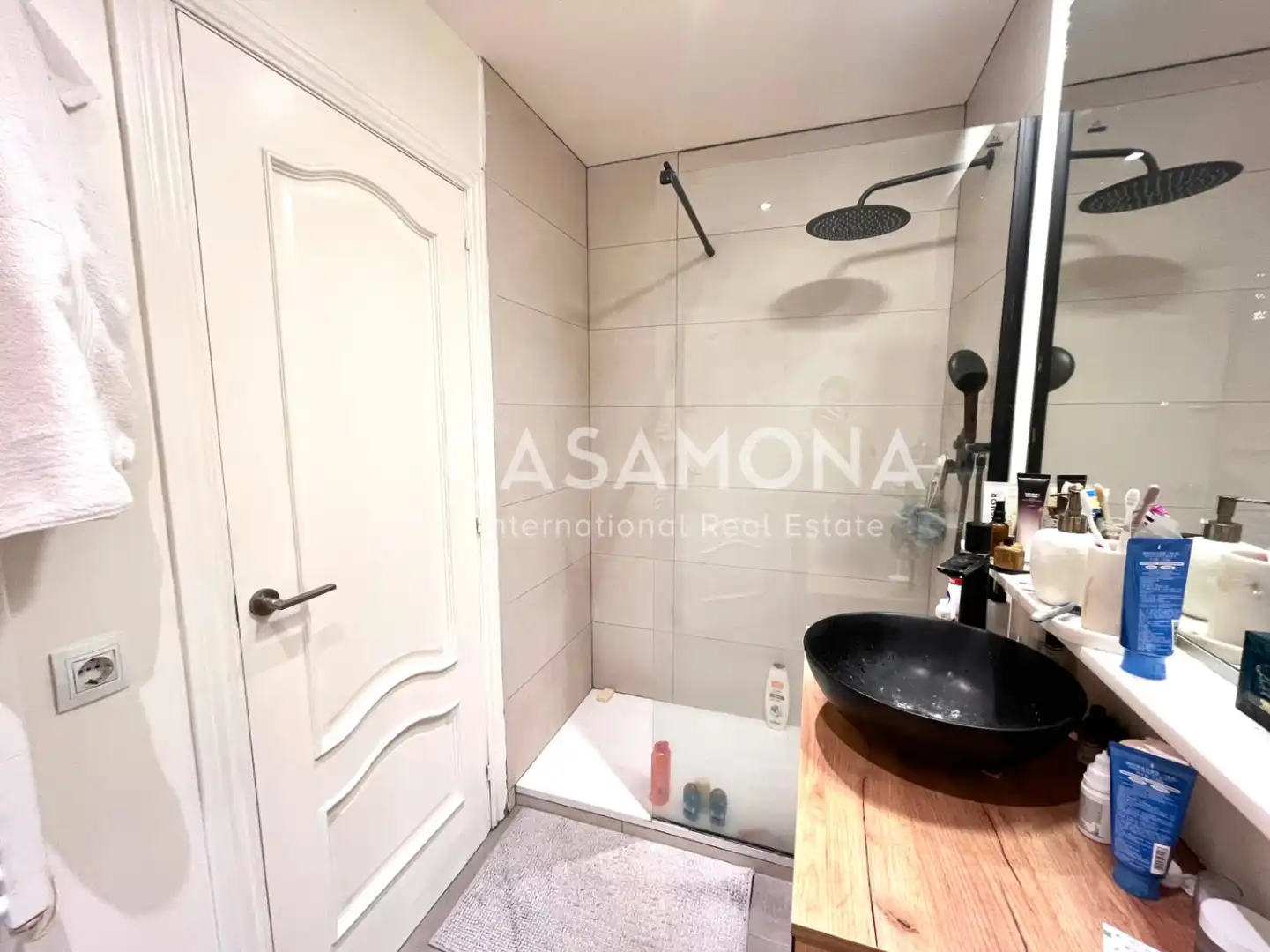Badezimmer von Wohnungen zum Verkauf in Barcelona mit Klimaanlage
