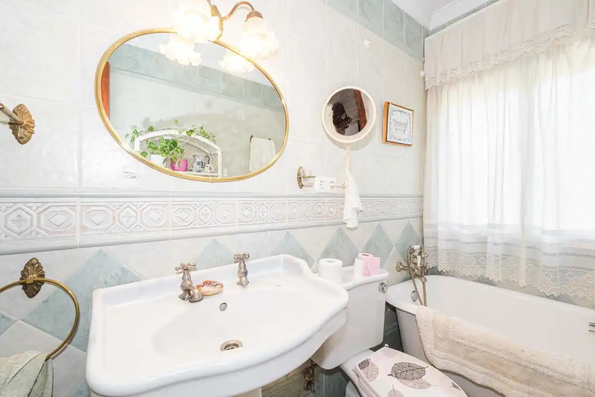 Bathroom of Houses for sale in Valencina de la Concepción  with Heating, Private garden and Swimming Pool