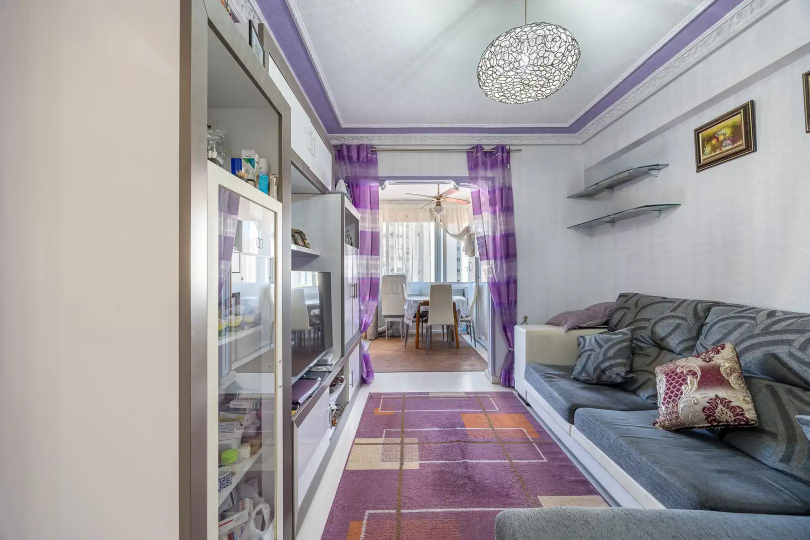 Sala de estar de Apartamento en venta en Benidorm con Piscina, Amueblado y Piscina comunitaria