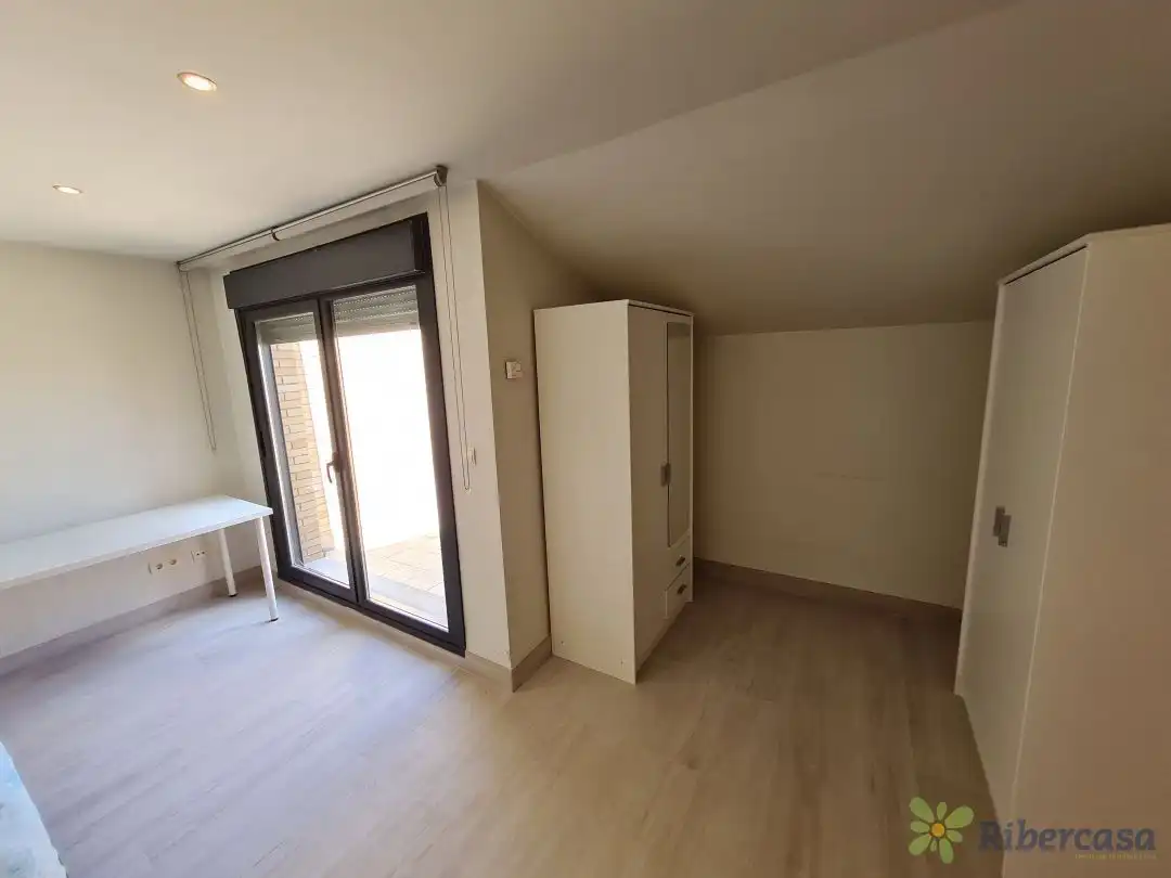 Habitación de Ático en venta en Tudela con Calefacción, Terraza y Balcón