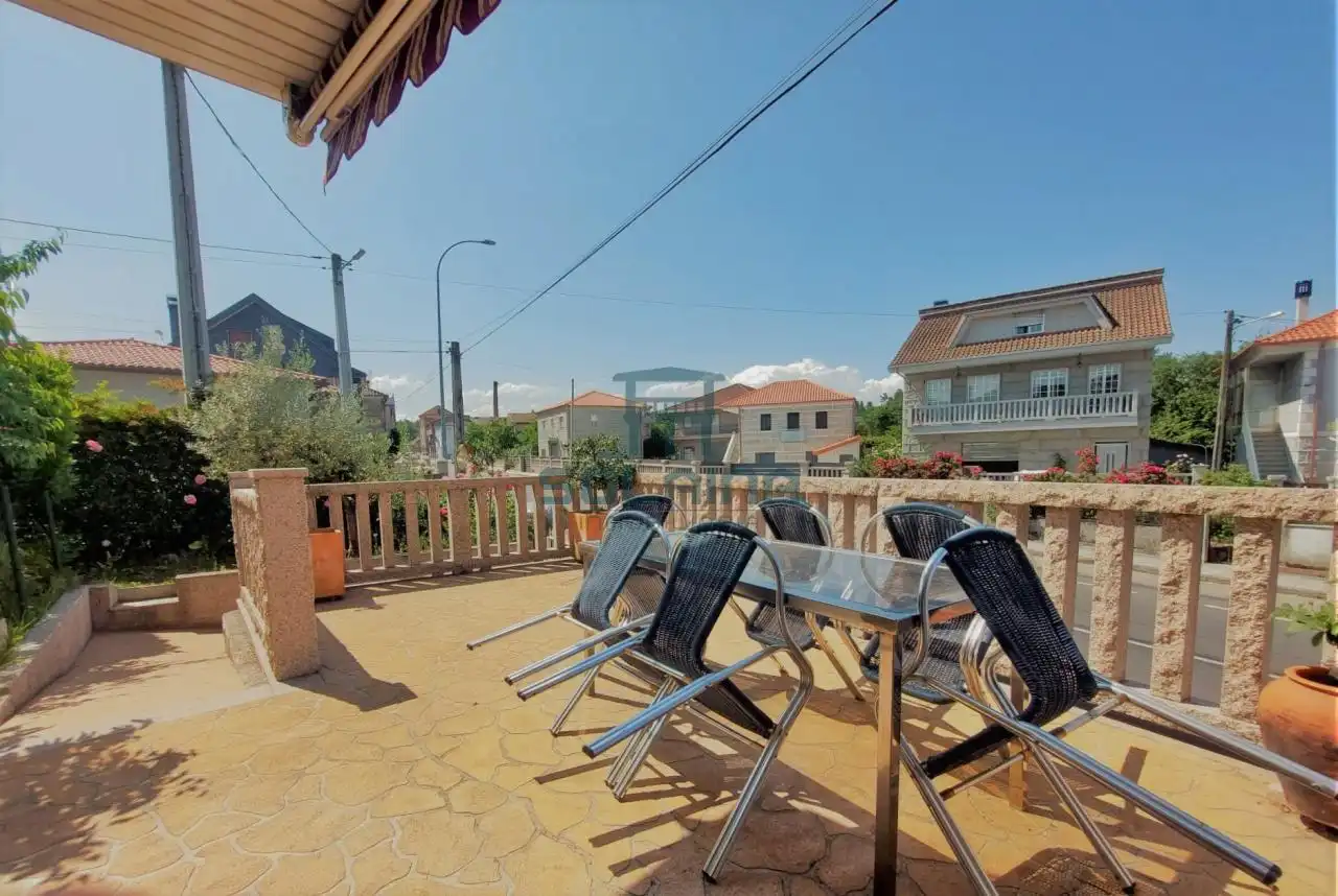 Terrassa de Casa adosada en venda en San Cibrao das Viñas amb Calefacció, Jardí privat i Parquet