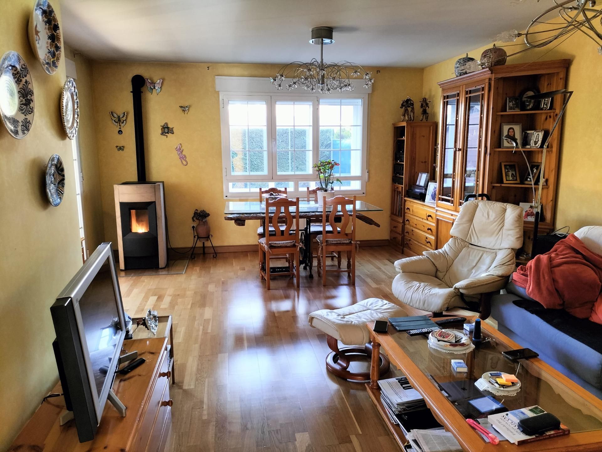 Sala d'estar de Casa adosada en venda en Villamuriel de Cerrato amb Calefacció, Jardí privat i Parquet
