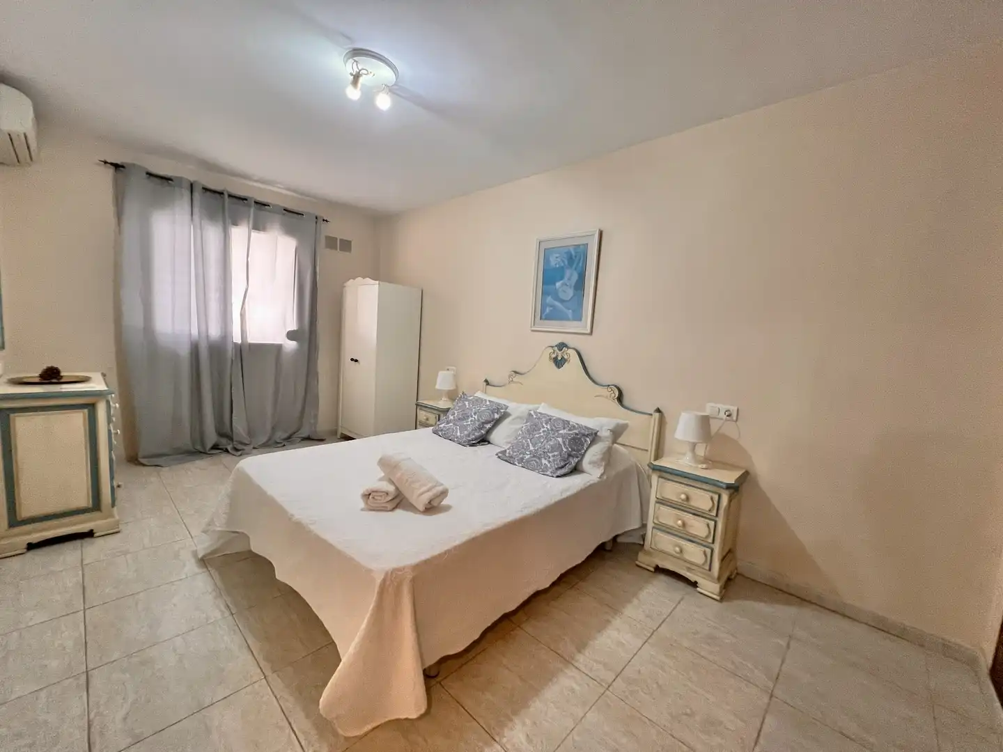 Dormitori de Apartament en venda en Mijas amb Aire condicionat i Piscina comunitària