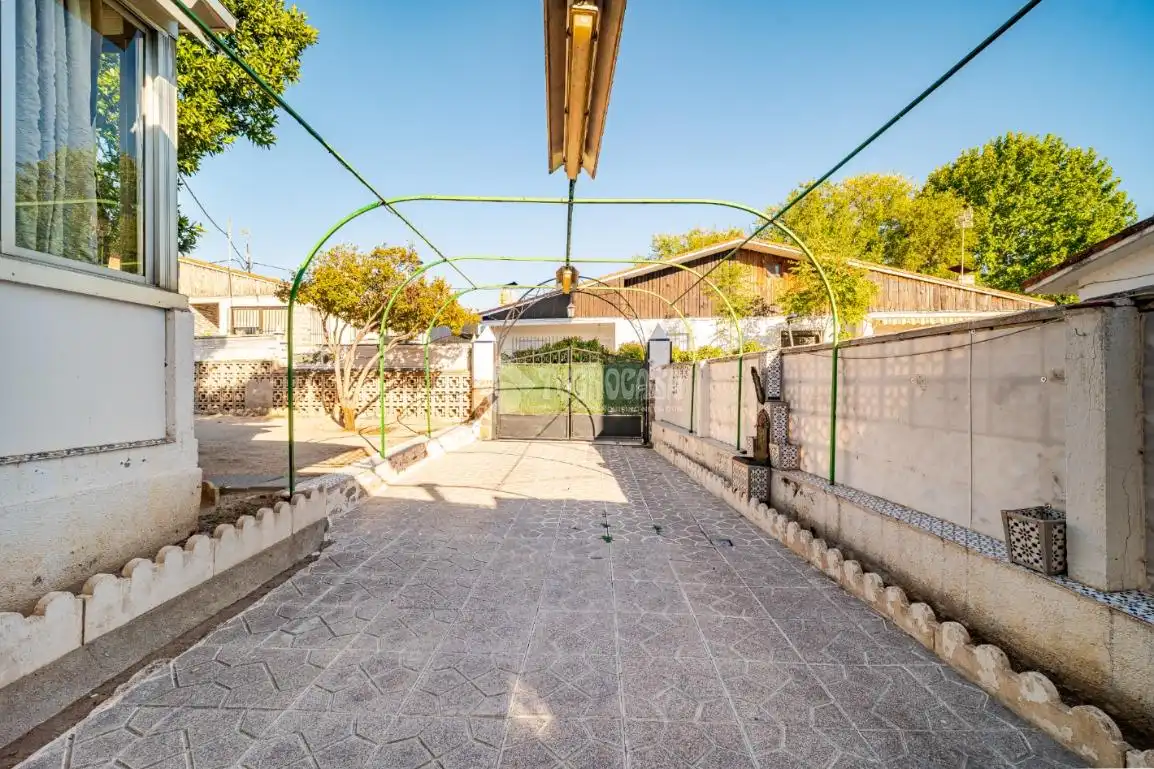 Semi-detached house with pool for sale in Los Villares, imagen 6