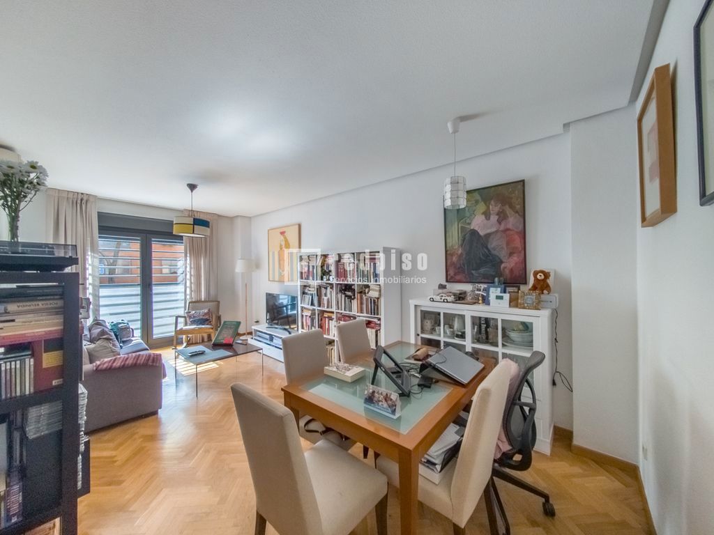 Living room of Flat for sale in  Madrid Capital  with Air Conditioner, Heating and Parquet flooring